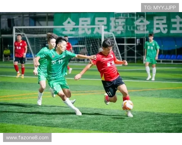 满洲里市足球赛事精彩纷呈 各方球队激烈角逐展现体育风采