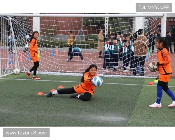 青岛足球课间活动：培养团队精神与运动技能的有趣体验